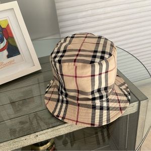 Burberry  pre-loved Bucket hat